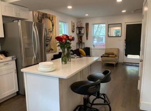 Northeast Apartment | Cozy 2/1.5 Getaway in Lily Ponds