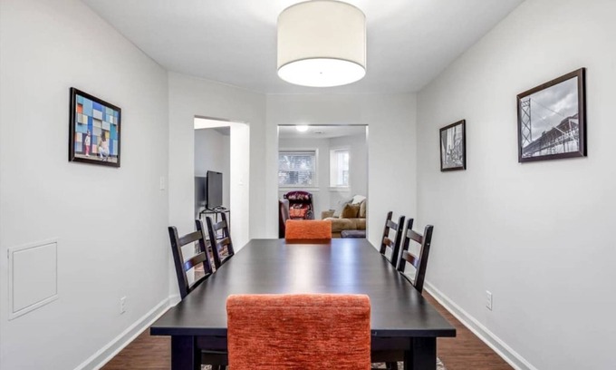 Detroit Apartment | Cozy 2/1 Apt near the Villages | Free Parking