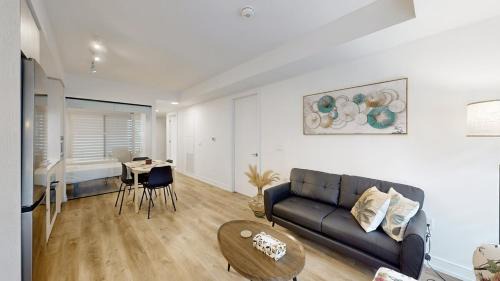 Beasley Apartment | Cozy 2 Bdrm 2 Bath Entire Suite - Centre Hamilton