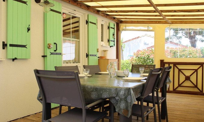 Saint-Pierre-d'Oleron Ski Chalet | Cozy 2-Bedroom Cottage with Pool, Terrace & BBQ in Saint Pierre d'Oléron