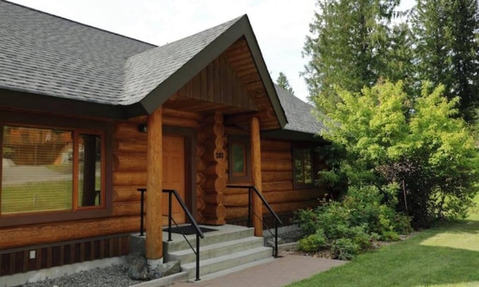 Clearwater Apartment | Cozy 2 bed 2 bath Log home Alpine Meadows