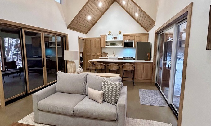 Ossipee Cabin | Cozy 2 bed/2 bath lakeside retreat w/3 season porch & firepit. Close to Nisswa