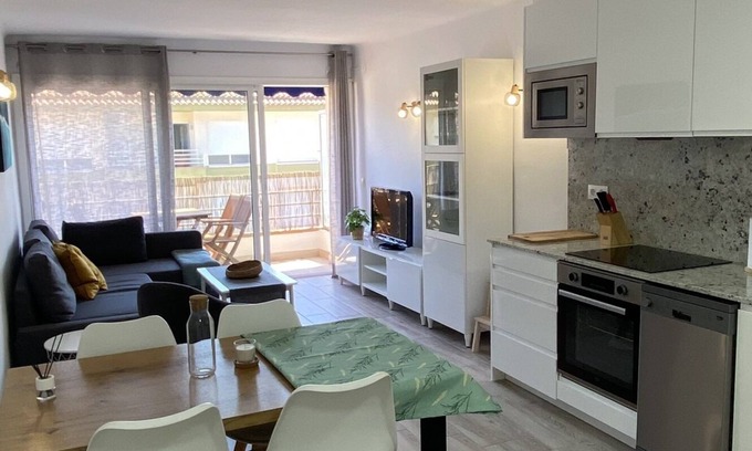 L'Estartit Apartment | Cozy 2 bedrooms apartment with pool in L’Estartit