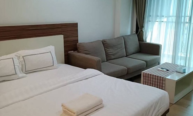 Chang Khlan Apartment | Cozy 2-bedroom apartment with WiFi, AC in charming Chiang Mai