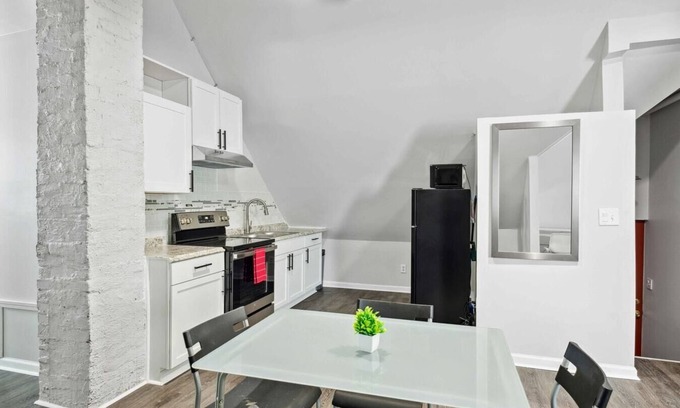 Mexicantown - Southwest Detroit House | Cozy 2-Bed Urban Retreat in Downtown Detroit, Private