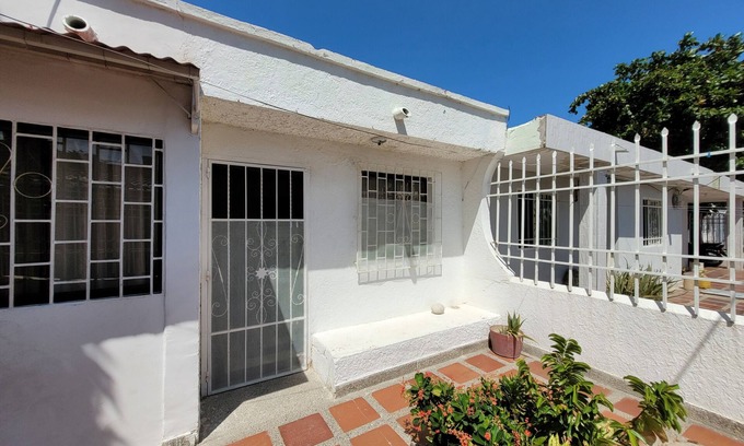Comuna 3 Apartment | Cozy 2 bedroom 1 bathroom house.
