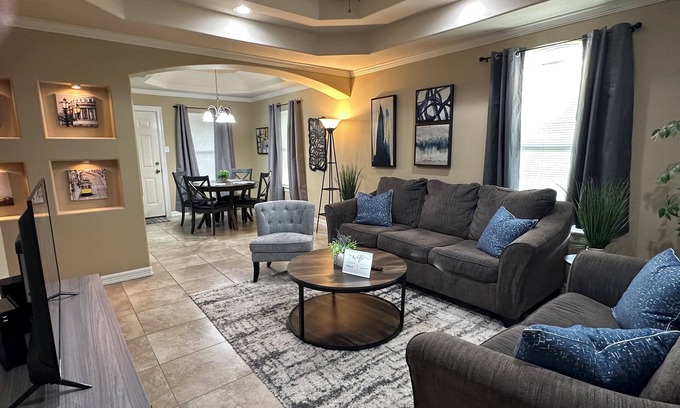 Pharr Apartment | Cozy 2-bedroom 2-bath apartment in Pharr, close to Airport and Mall
