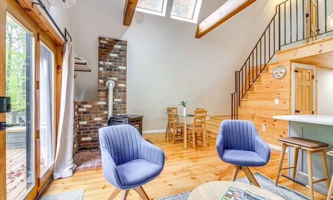 Perkinsville Ski Chalet | Cozy 2-bedroom A-Frame close to skiing, fishing & hiking!