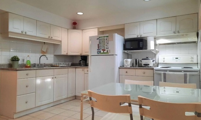 Bridlewood House | Cozy 2 Bedroom and A Study Big Bright Basement Unit