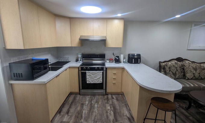 Brampton Apartment | Cozy 2-bedroom apartment in Brampton with AC, WiFi, and separate entrance