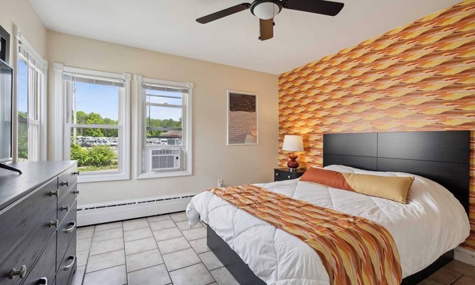 Southern Coast Apartment | Cozy 2-bedroom apartment in enjoyable Saco with WiFi