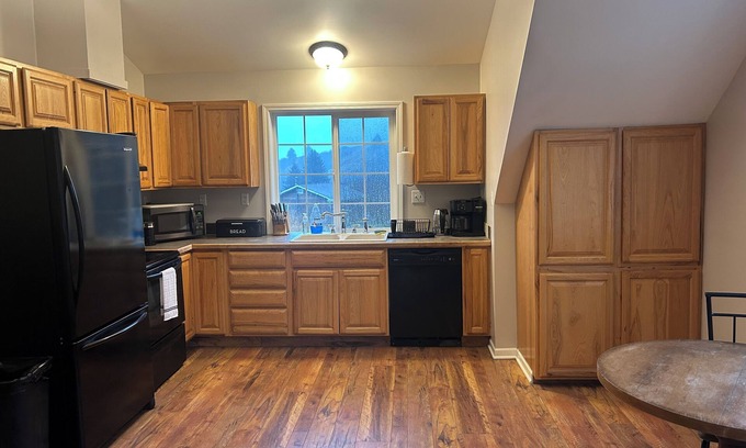 Womens Bay Apartment | Cozy 2-bedroom apartment in charming Kodiak