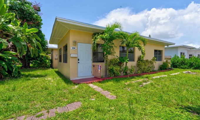 Miami Shores Apartment | Cozy 2-bedroom apartment in Miami with AC