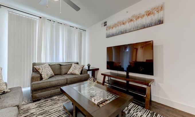 North Burnet Apartment | Cozy 2-bedroom apartment with pool view @ Domain Northside