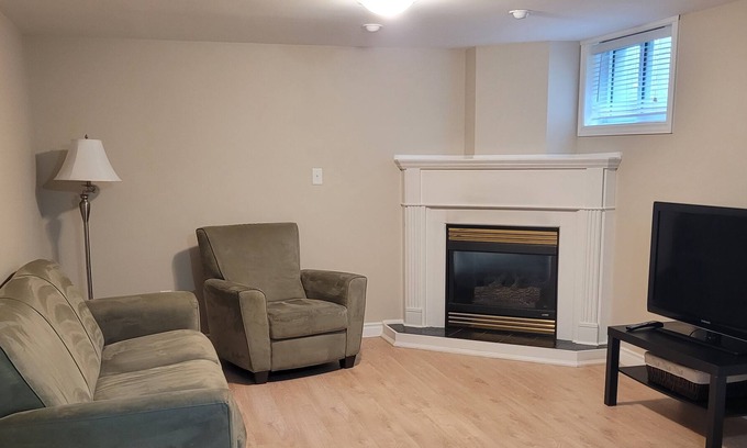 Barrie House | Cozy 2 bedroom basement suit, min to beach and downtown