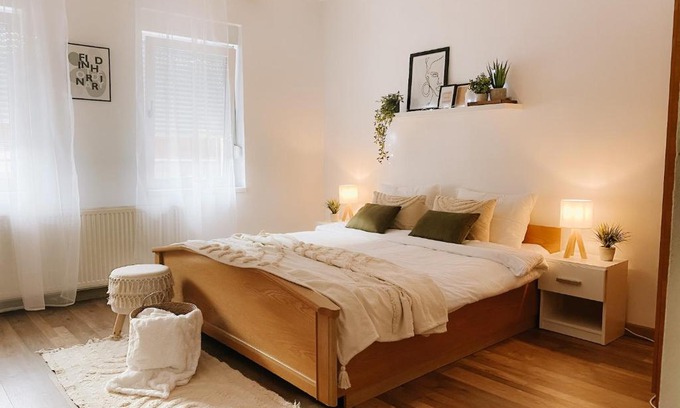 Caransebes Apartment | Cozy 2-Bedroom Boho-Themed Home