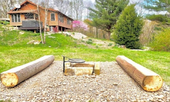 Newcomerstown Cabin | Cozy 2 Bedroom Cabin with Hot Tub