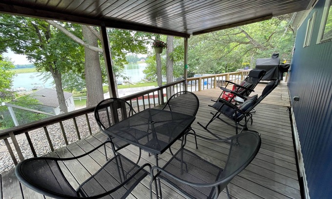 Laketon RV Rental | Cozy 2-bedroom campground in peaceful Claypool with AC, WiFi. Overlooking laken