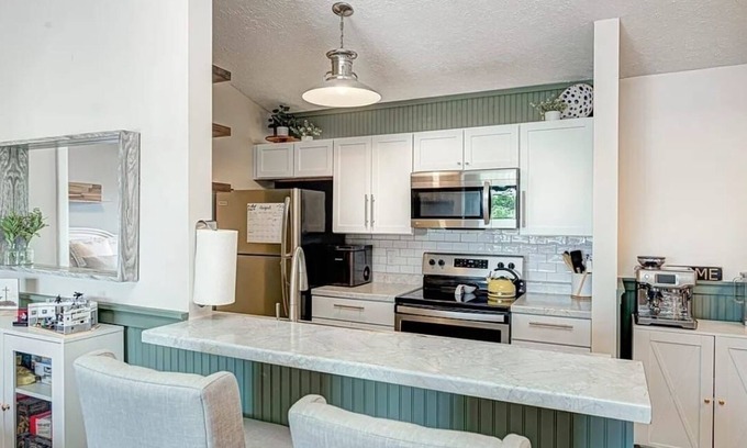 Pike Condo | Cozy 2-bedroom,Close to Indy 500, International Airport, Bolt yard,Colt Stadium