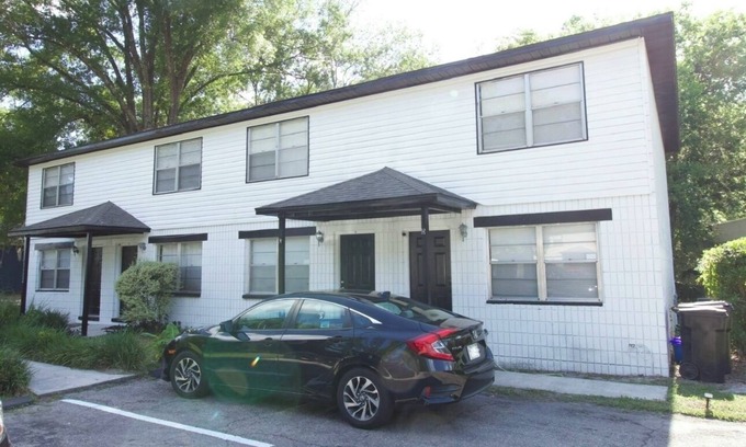 Gainesville Condo | Cozy 2-bedroom condo with WiFi, AC in quiet NW Gainesville, FL