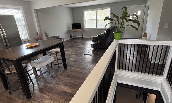 Janesville Condo | Cozy 2-bedroom condo in charming Janesville with AC