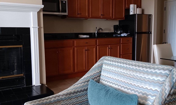 Westbrook Center Condo | Cozy 2-bedroom condo with AC, fitness room in charming Westbrook. Oceanfront,