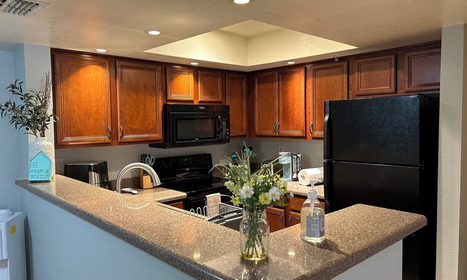 Glendale Condo | Cozy 2-bedroom condo with AC, fitness room, WiFi in enjoyable Glendale