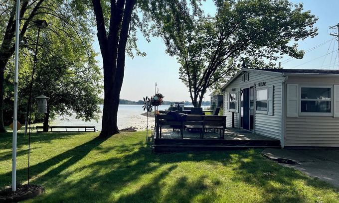 Winneconne Cottage | Cozy 2-bedroom cottage in Charming Winneconne with water access.
