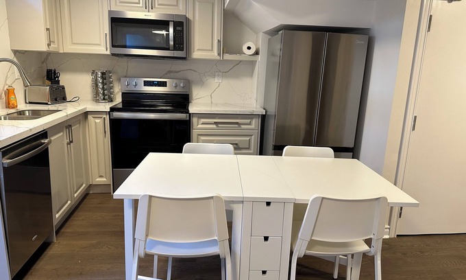 Ajax House | Cozy 2 Bedroom Guest Suite: 4 Guests, 2 Beds, 1 Bath