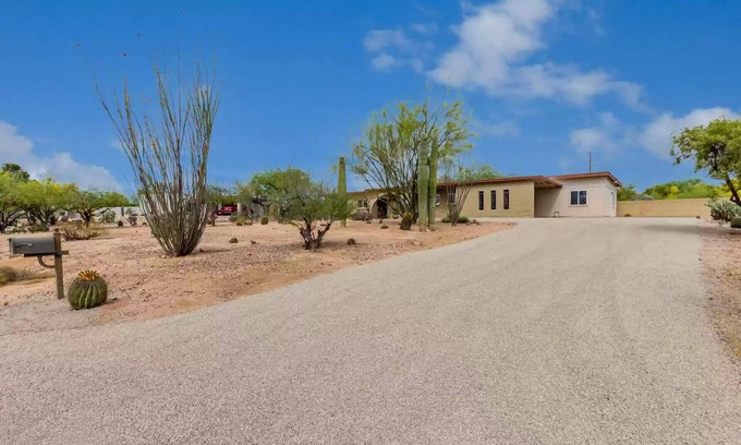 Ranchos De La Canada House | Cozy 2-bedroom guesthouse with dedicated workspace