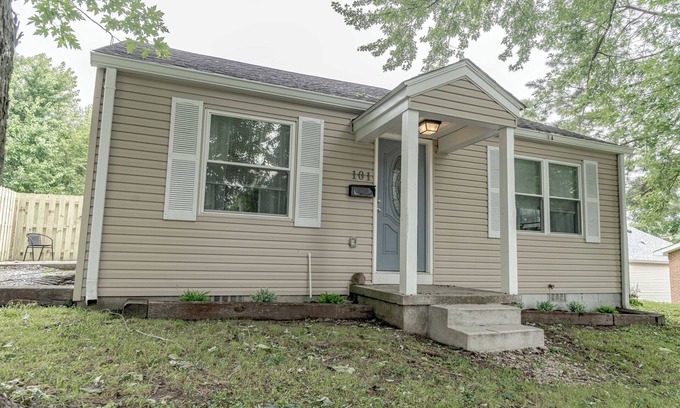 Elizabethtown House | Cozy 2-bedroom house centrally located in Elizabethtown