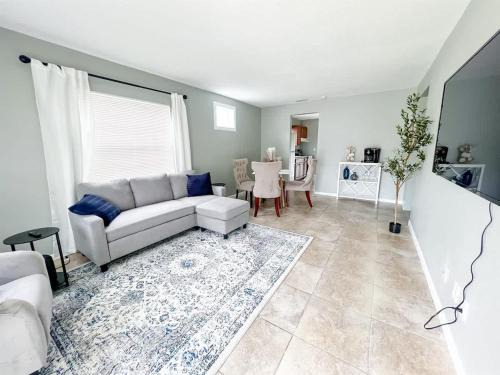 Dade City House | Cozy 2 Bedroom home, Dade City!