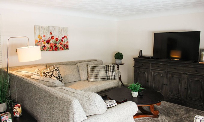 Defiance Apartment | Cozy 2 Bedroom Home Downtown Defiance!