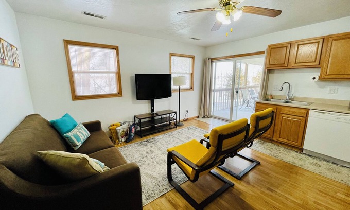 Montrose House | Cozy 2 Bedroom Home on Lake Vermillion with Lake Views and Ice Fishing Access