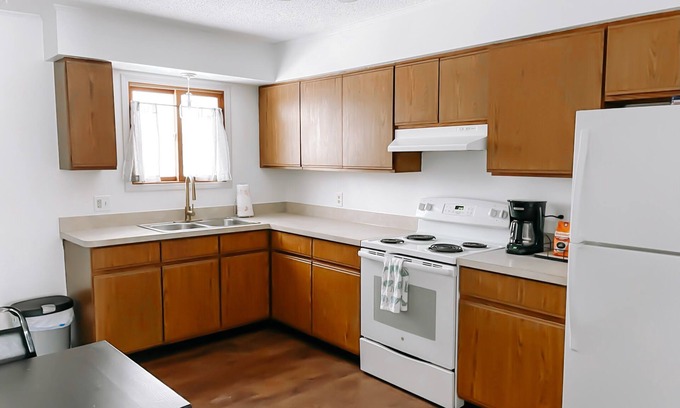 Grass Lake House | Cozy 2 Bedroom Home | Walking Distance to Downtown