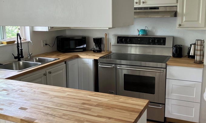 Provo House | Cozy 2 bedroom house, completely private with WiFi, TV, AC, heater, washer etc.