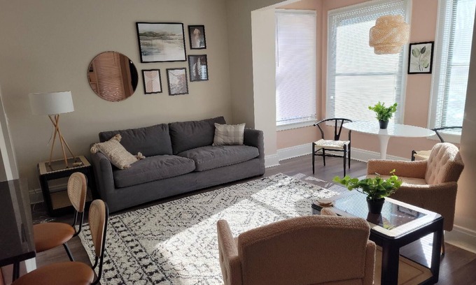 Short North Apartment | Cozy 2 bedroom in Short North Arts District
