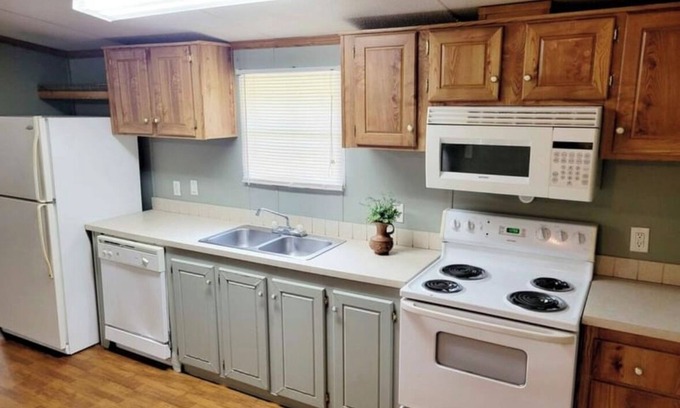 Leesville House | Cozy 2-bedroom mobile home near work and play
