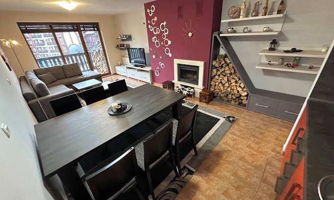 Shiligarnika Apartment | Cozy 2 Bedroom Penthouse with Fireplace