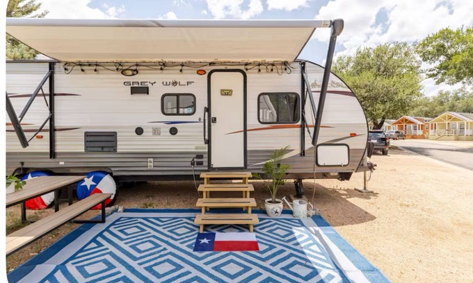 Hudson Bend House | Cozy 2-bedroom RV in fantastic Austin with fitness room, AC