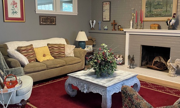 Waycross Apartment | Cozy 2-bedroom studio with WiFi, AC in adorable Waycross