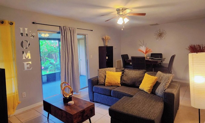 Citrus Park House | Cozy 2-bedroom townhome in awesome Tampa with AC, WiFi