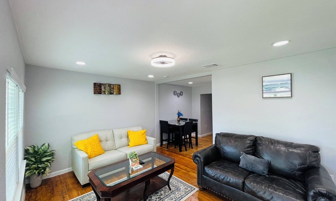 Oak Cliff House | Cozy 2-bedroom townhome in charming Dallas with WiFi, AC