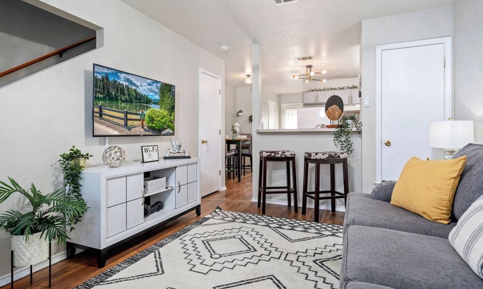 Killeen House | Cozy 2-bedroom Townhome in Lovely Killeen with AC, WiFi, Parking