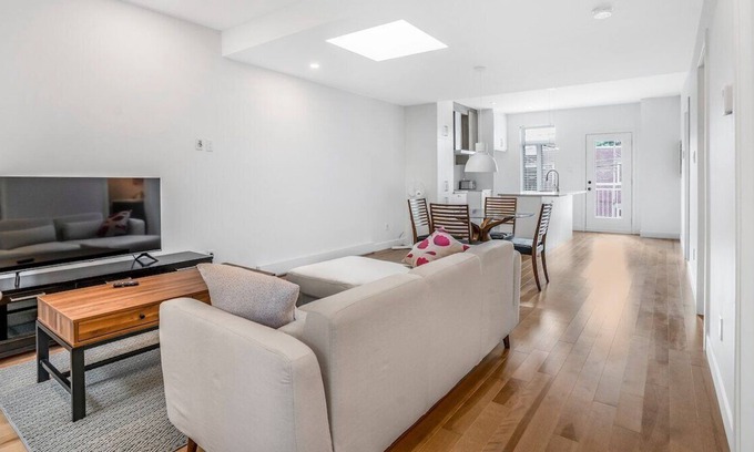 Ville-Emard Apartment | Cozy 2-bedroom unit