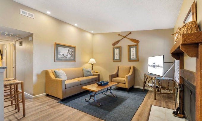 Kimberling City Condo | Cozy 2-Bedroom Bungalow-Near Table Rock Lake-Free Tickets-Cmty Pool-Pickleball