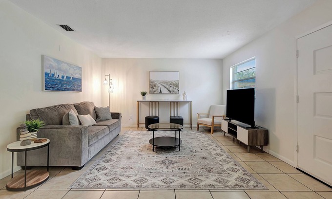 Crystal River Apartment | Cozy 2 BR apartment in Crystal River with WiFi, AC - Boat parking