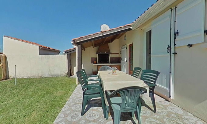 Bretignolles-sur-Mer House | Cozy 2-BR Beach House with Terrace, BBQ, and Parking - 400m from La Sauzaie Beach
