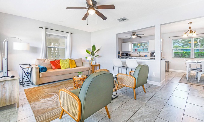 Palm Harbor House | Cozy 2 BR Home, walking distance to Crystal Beach/Park - Quaint Family Getaway!