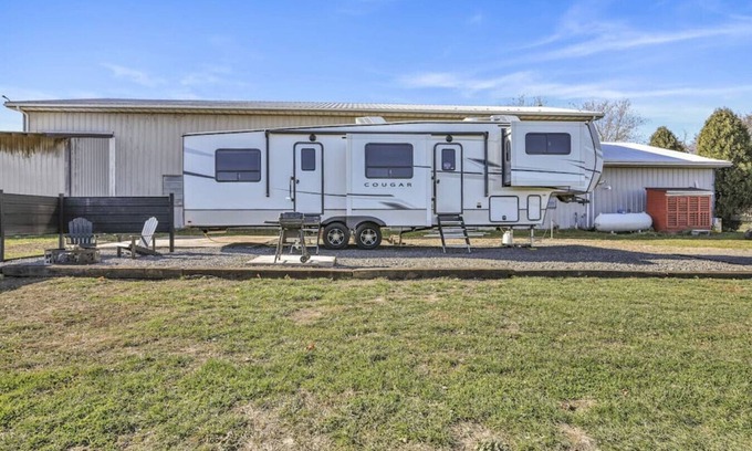 Pine Grove House | Cozy 2-Guest RV on Nature Farm